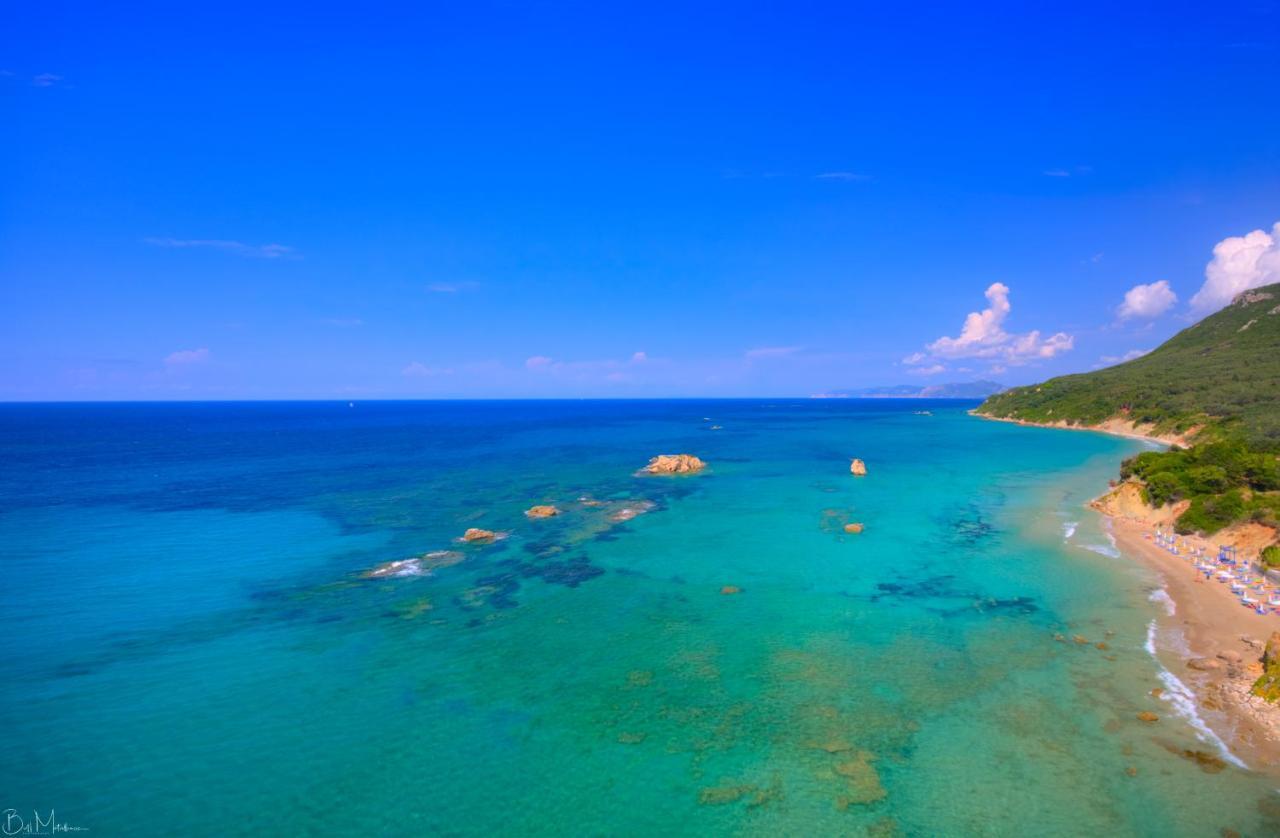 Christinas Apartments Agios Matthaios  Экстерьер фото