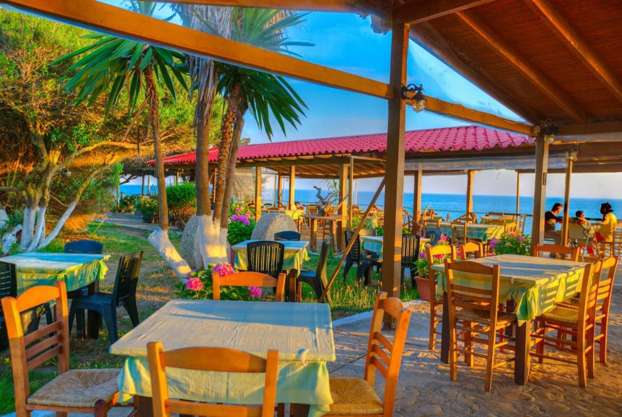 Christinas Apartments Agios Matthaios  Экстерьер фото