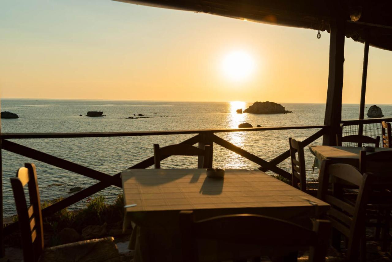 Christinas Apartments Agios Matthaios  Экстерьер фото